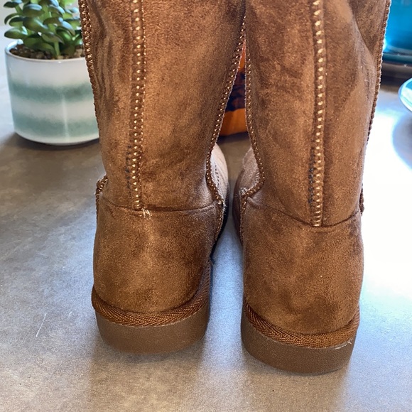 ❗️SOLD❗️GIRLS BOOTS🐻🤎 - Picture 3 of 5